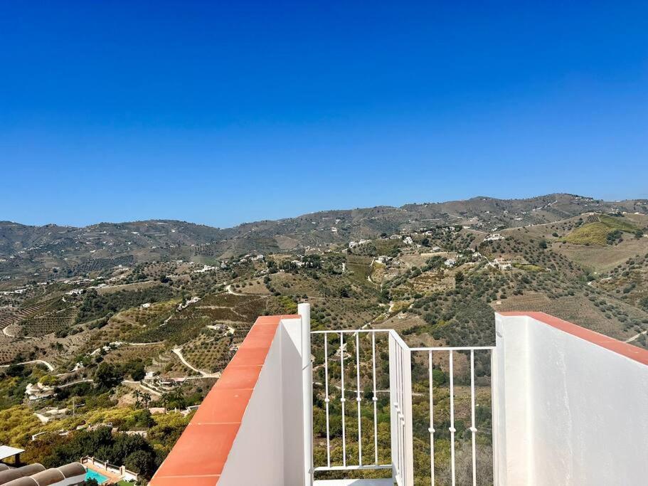 Atico Con Increibles Vistas A Montanas Y Mar Apartment