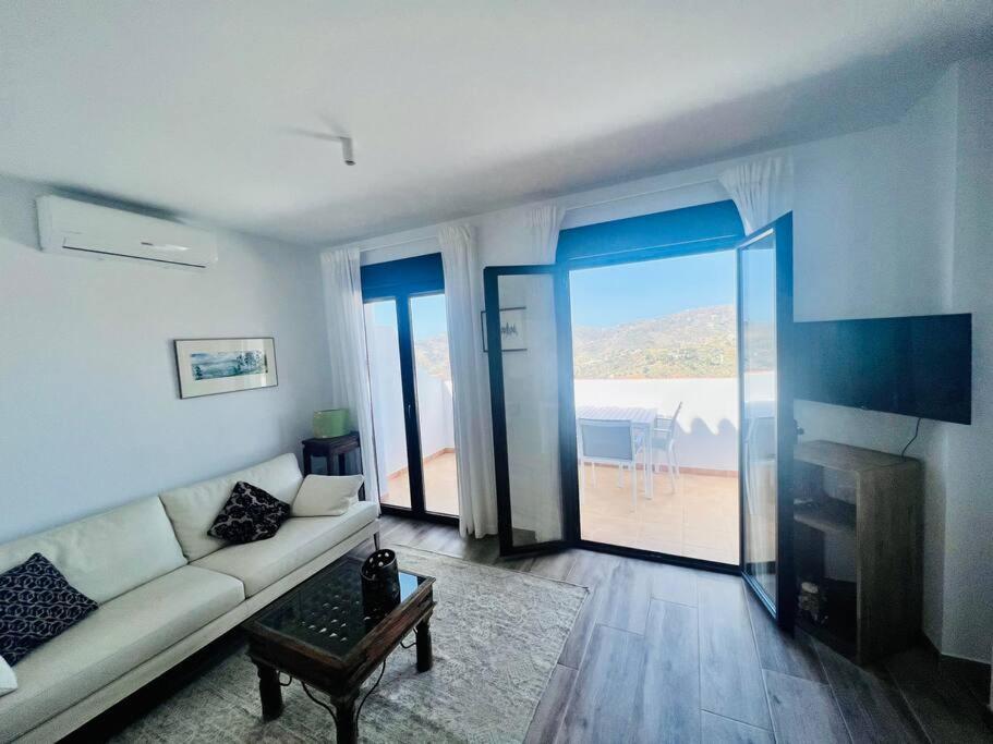 Apartment Atico Con Increibles Vistas A Montanas Y Mar Frigiliana