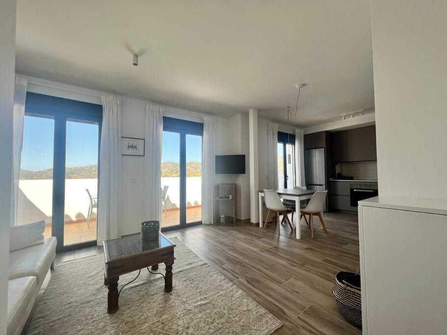 Apartment Atico Con Increibles Vistas A Montanas Y Mar Frigiliana